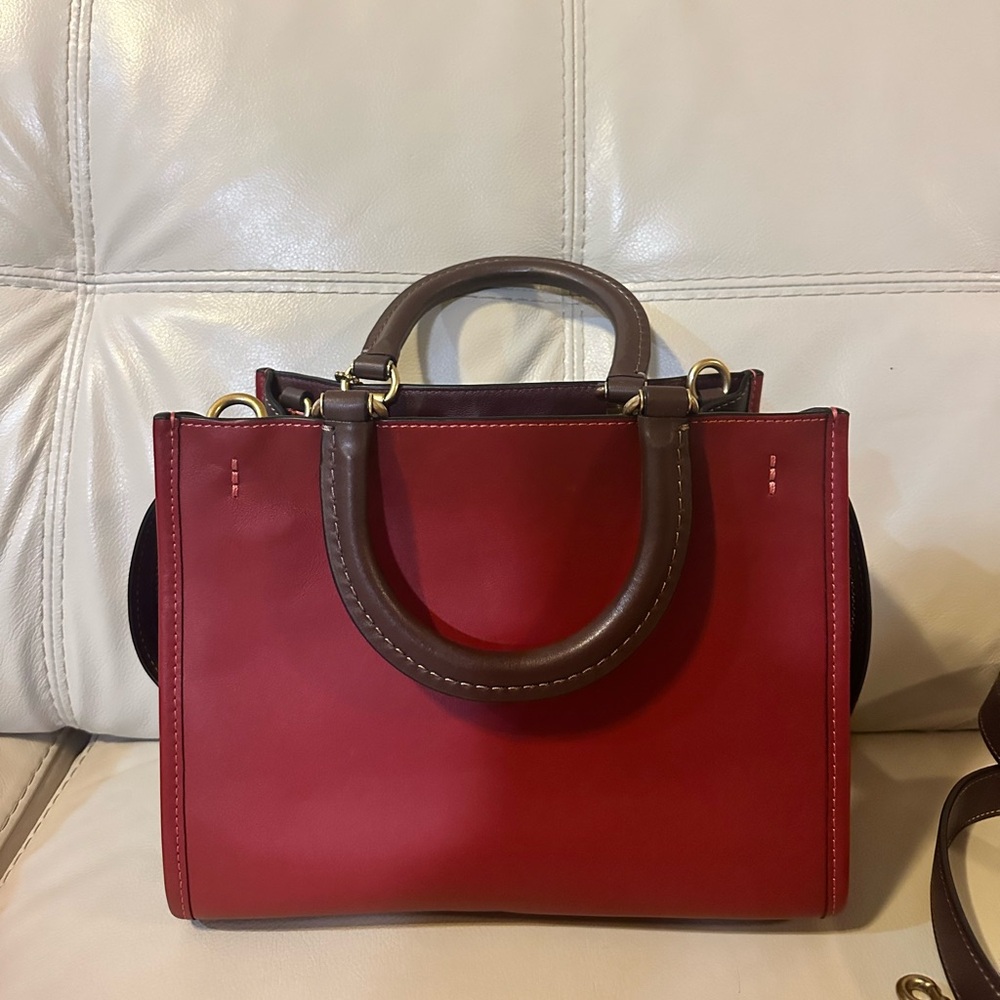 Coach Rogue 25 in Color block Brass/ Brick Red